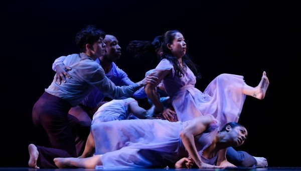 Carolyn Dorfman Dance at White Eagle Hall on Saturday